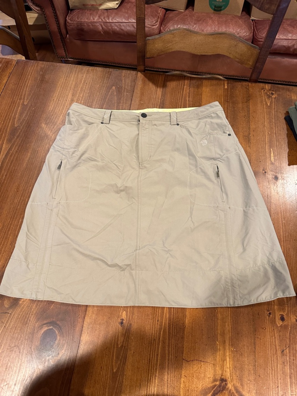 Mountain Hardwear Women's Lightweight Beige Outdoor Skort - Neutral Beige